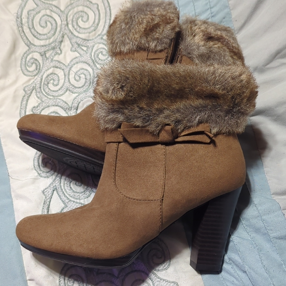 Dana Buchman Heel Brown Fur Ankle Boots 6 New